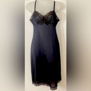 Vintage Vassarette Nightgown 32 L Underneath it all 100% Nylon  Lace Black